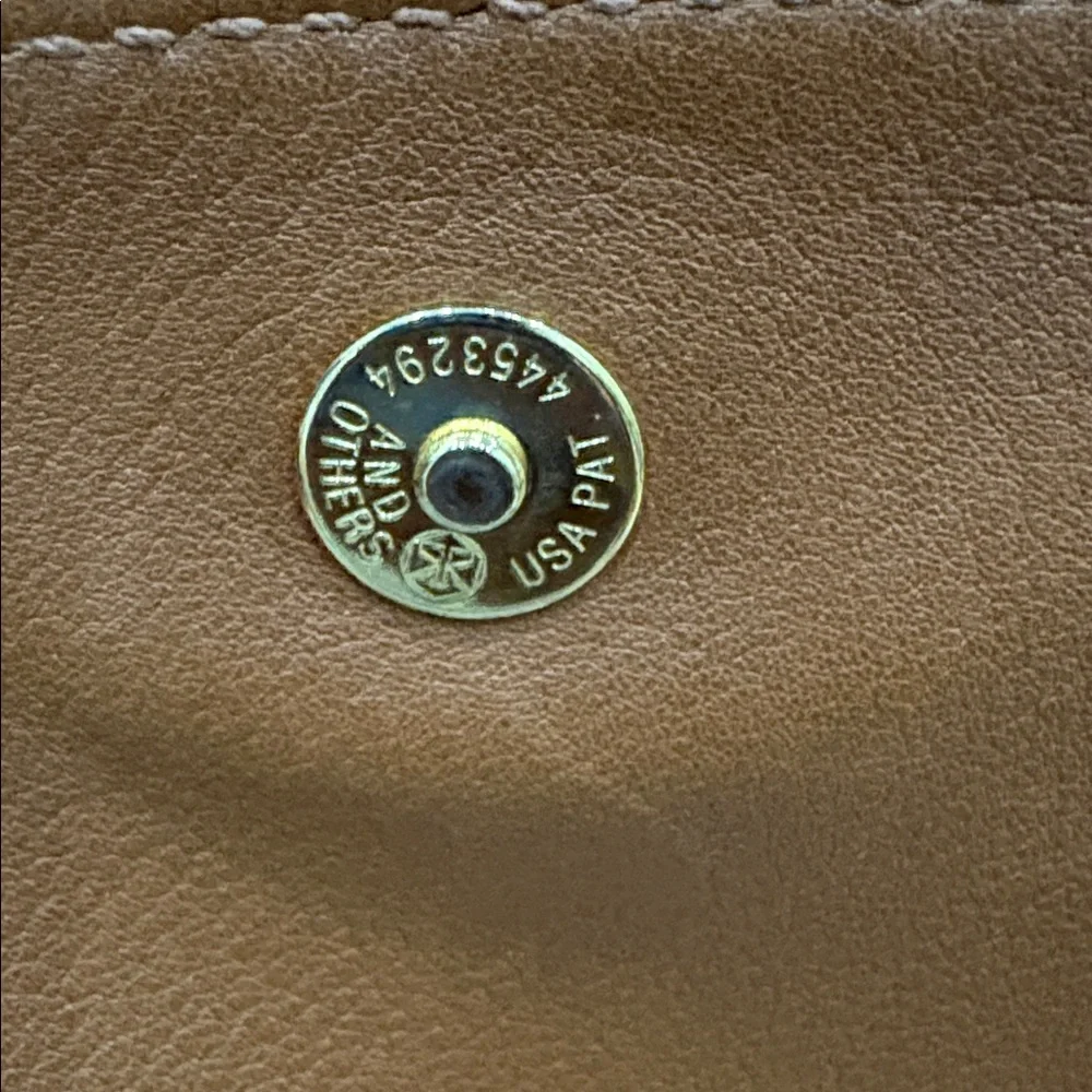 COACH- Elegant Brown Leather Shoulder Bag - Picture 4 of 8